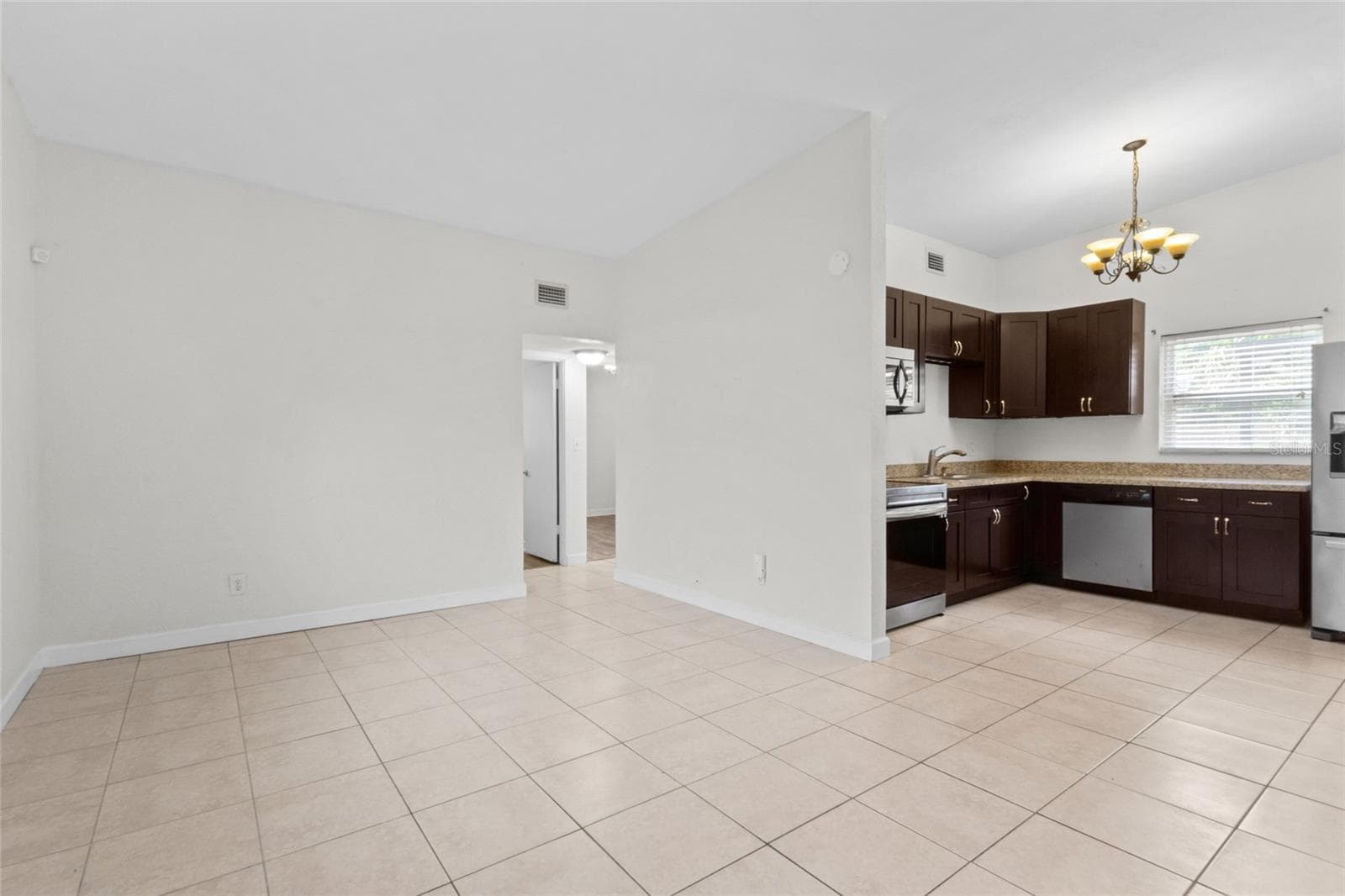 Single Family Residence at 6711 DARTMOUTH AVE N, ST PETERSBURG, photo 3 of 44