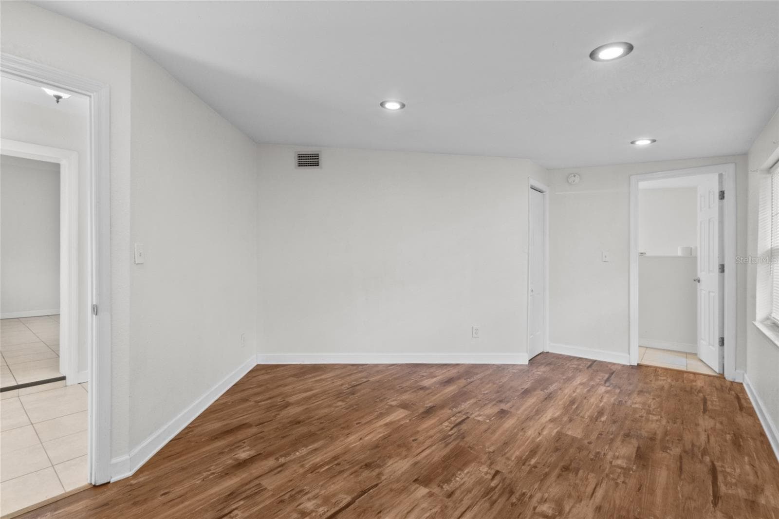 Single Family Residence at 6711 DARTMOUTH AVE N, ST PETERSBURG, photo 11 of 44