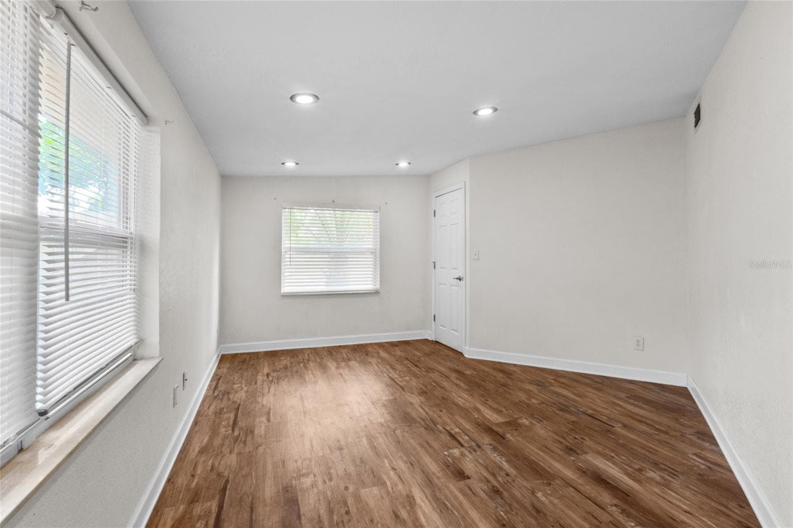 Single Family Residence at 6711 DARTMOUTH AVE N, ST PETERSBURG, photo 12 of 44