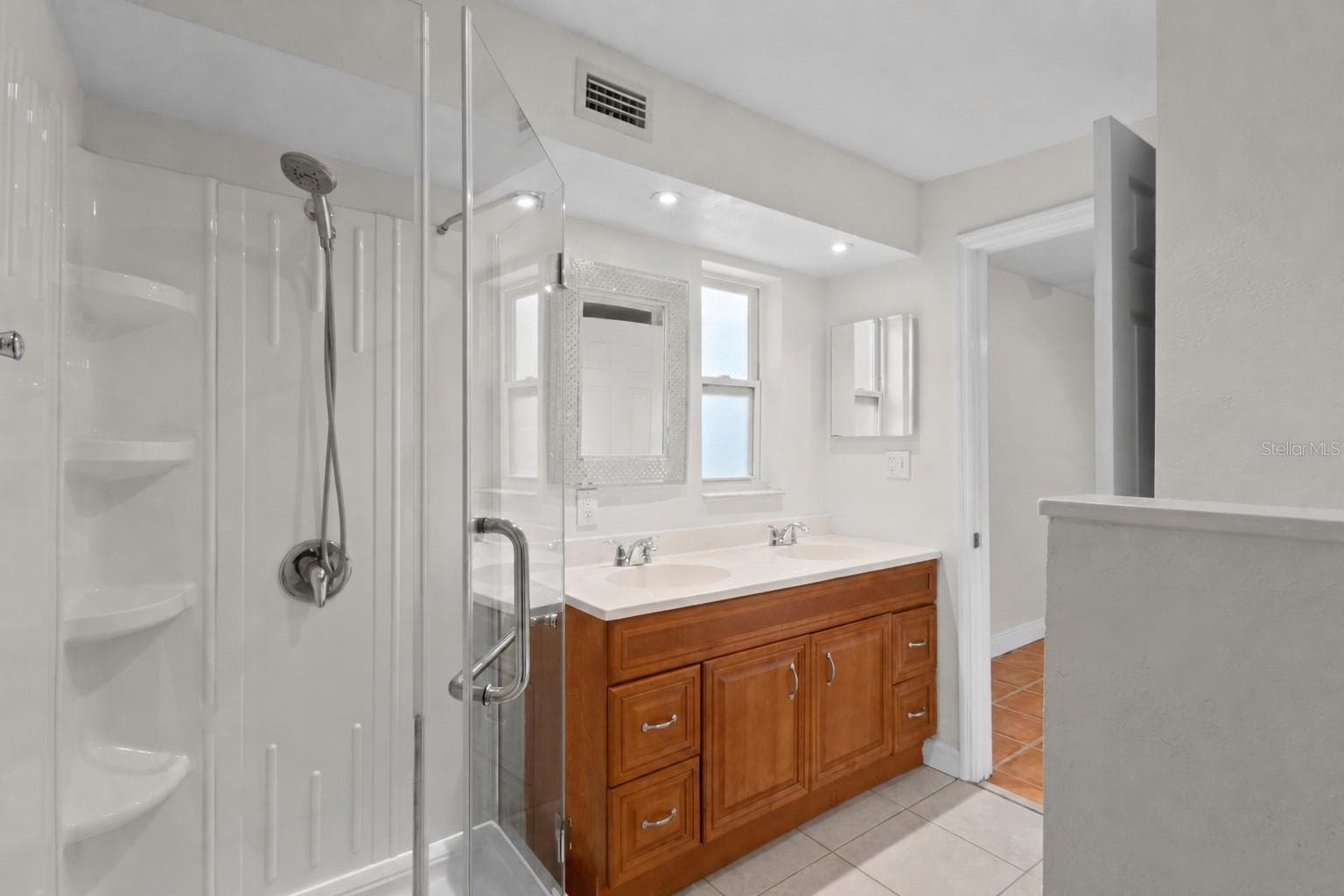 Single Family Residence at 6711 DARTMOUTH AVE N, ST PETERSBURG, photo 14 of 44