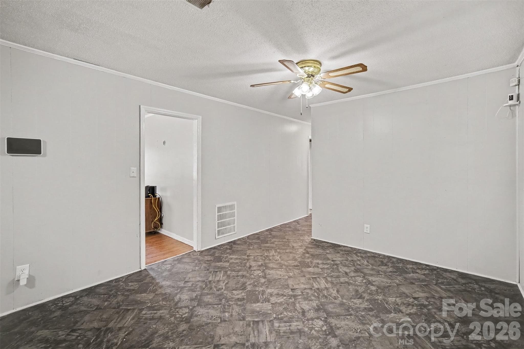 Single Family Residence at 829 Vancouver Lane, Gastonia, photo 10 of 40