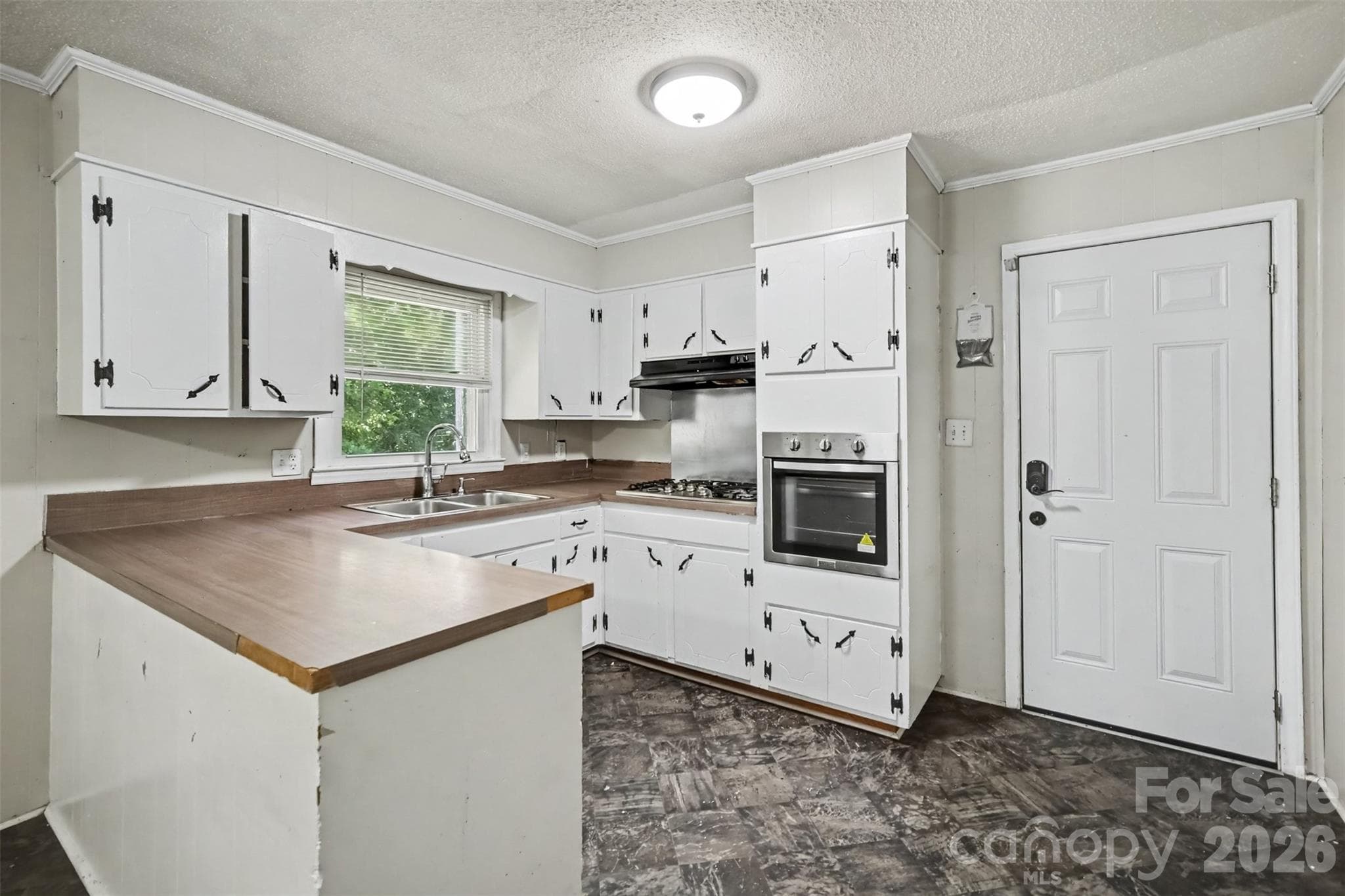 Single Family Residence at 829 Vancouver Lane, Gastonia, photo 14 of 40