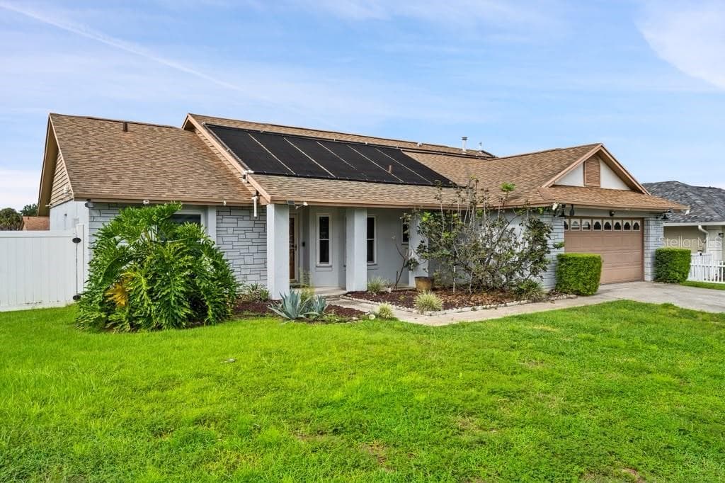 Single Family Residence at 1012 KAREN RIDGE CT, KISSIMMEE, photo 2 of 29