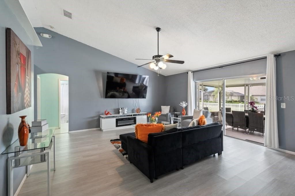 Single Family Residence at 1012 KAREN RIDGE CT, KISSIMMEE, photo 4 of 29