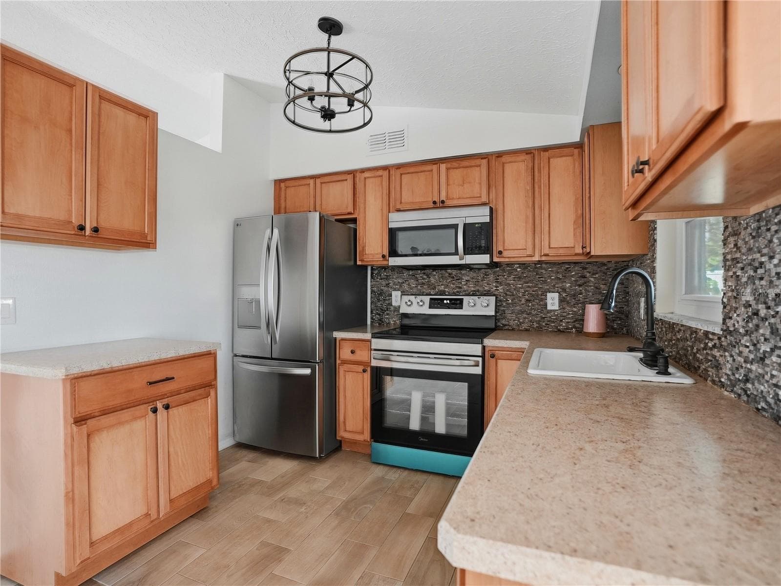 Kitchen with NEW appliances. - 6743 LARCHMONT AVE, NEW PORT RICHEY