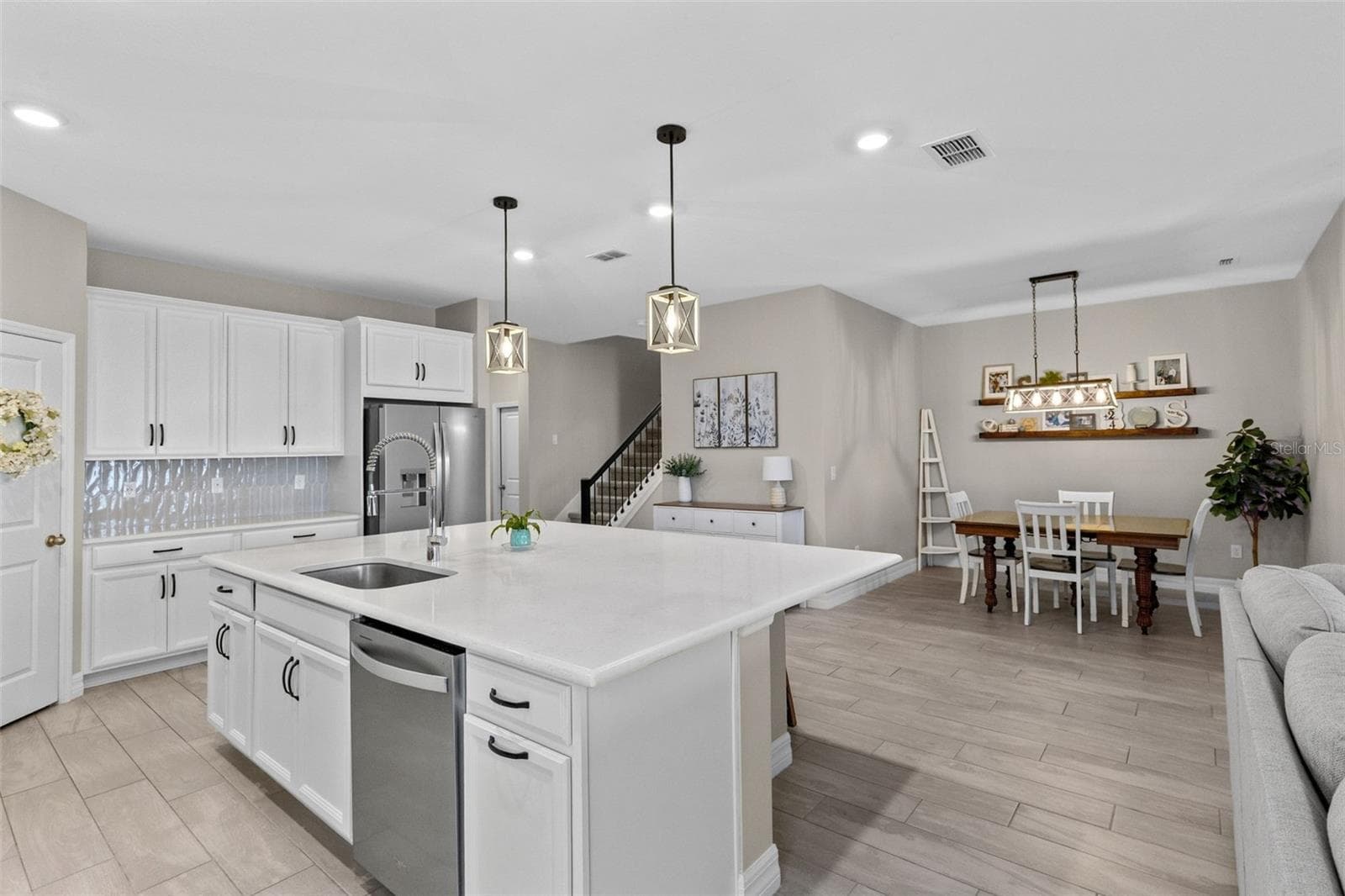 Kitchen & dining area - 1274 SILO DR, ST CLOUD