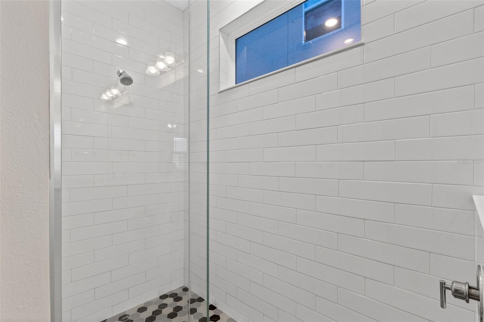 Large walk in shower - 1274 SILO DR, ST CLOUD