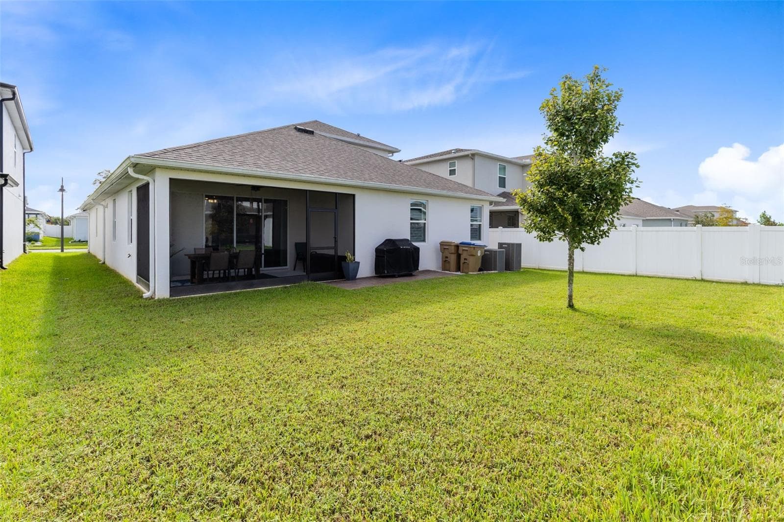 Back of house and backyard with added pavers for your grilling area - 1274 SILO DR, ST CLOUD