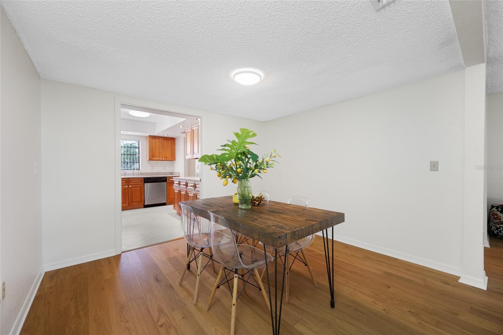 Large dining area off the kitchen and living room - 2467 KINGFISHER LN #101H, CLEARWATER