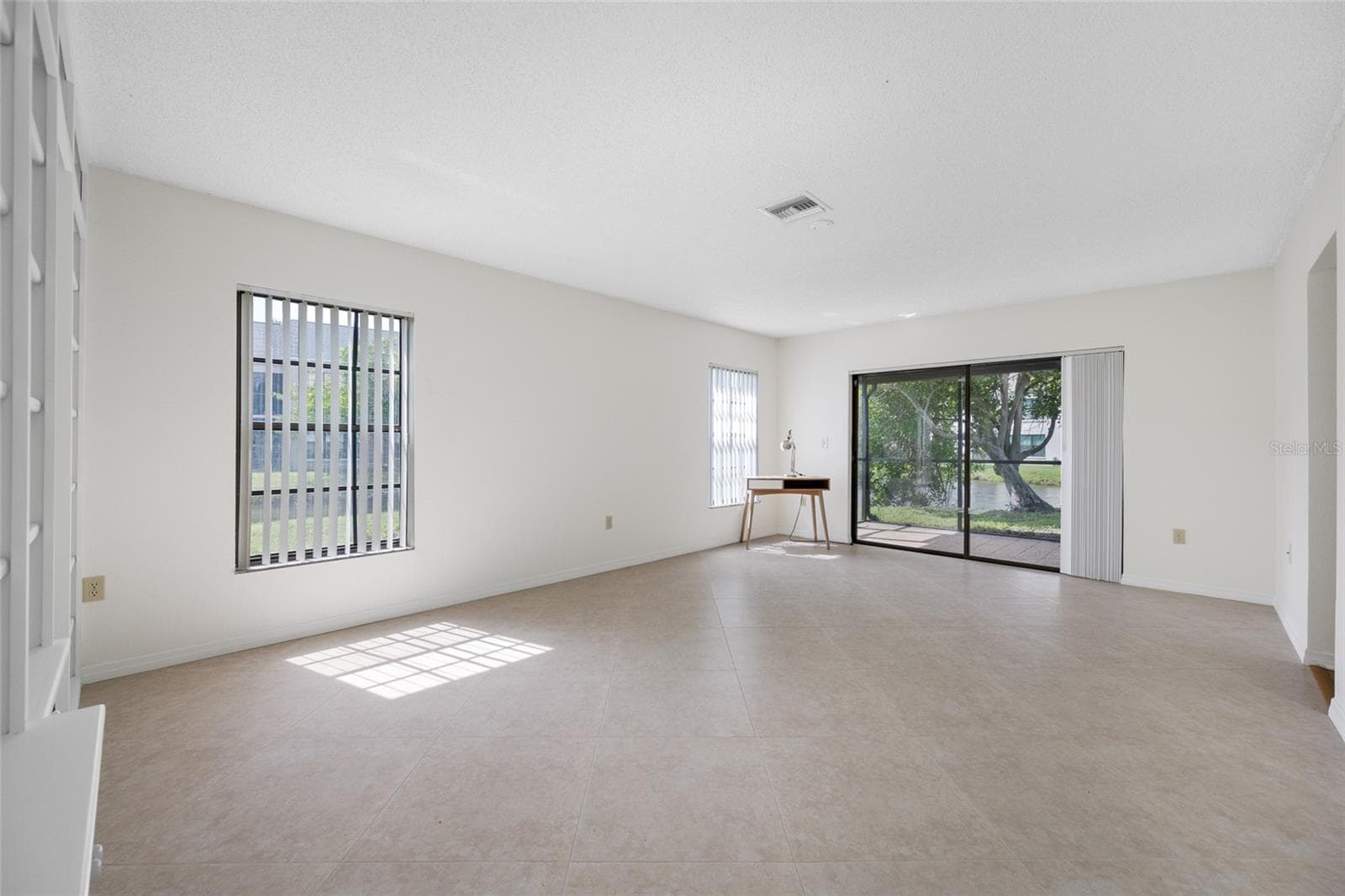 Huge Primary suite with access to the porch.Large cedar walk-in closet - 2467 KINGFISHER LN #101H, CLEARWATER