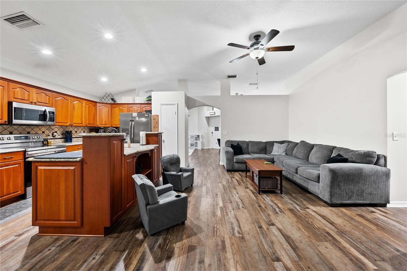 Single Family Residence at 10511 DEEPBROOK DR, RIVERVIEW, photo 19 of 40