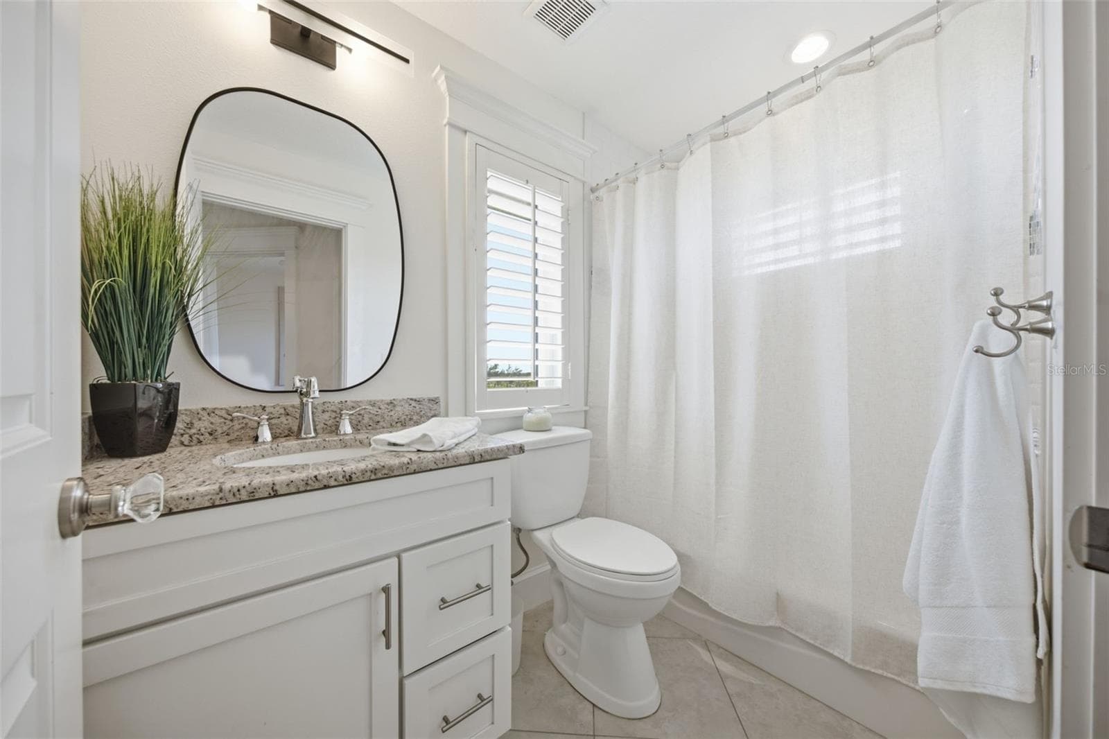guest bath - 3014 AVENUE E, HOLMES BEACH