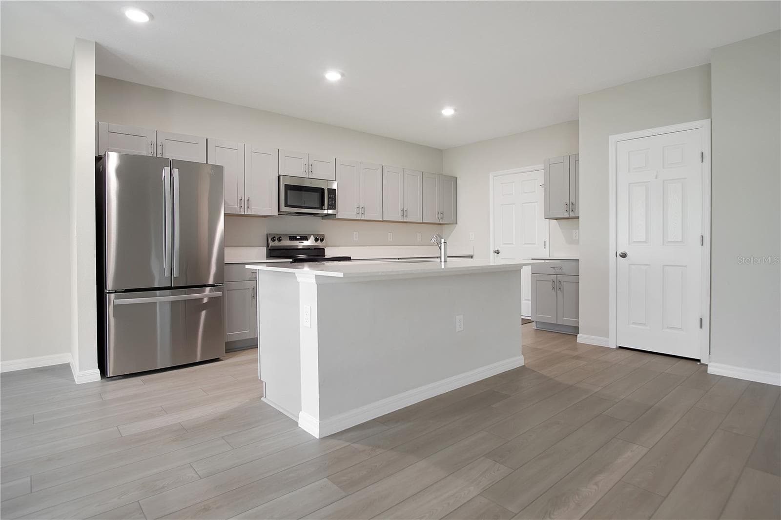 Single Family Residence at 3889 GERANIUM AVE, LAKE HAMILTON, photo 5 of 31