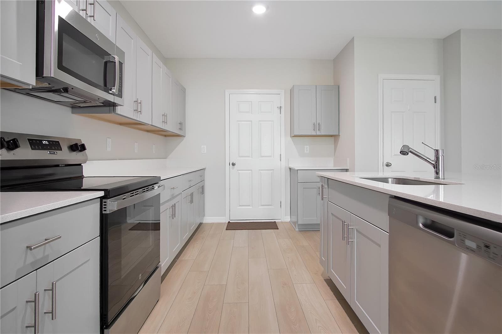 Single Family Residence at 3889 GERANIUM AVE, LAKE HAMILTON, photo 6 of 31
