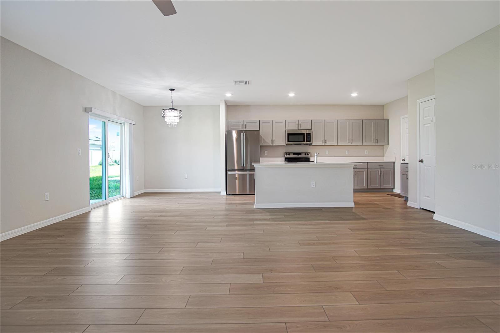 Single Family Residence at 3889 GERANIUM AVE, LAKE HAMILTON, photo 8 of 31