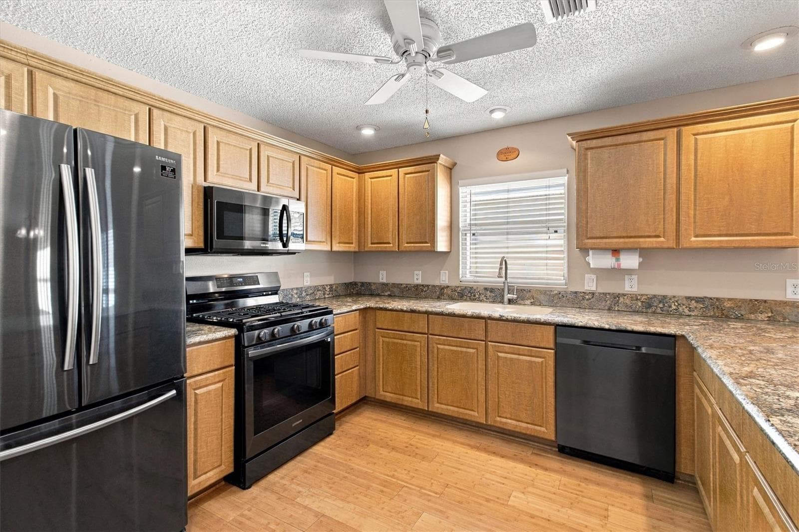 Villa at 1075 BURNETTOWN PL, THE VILLAGES, photo 9 of 30