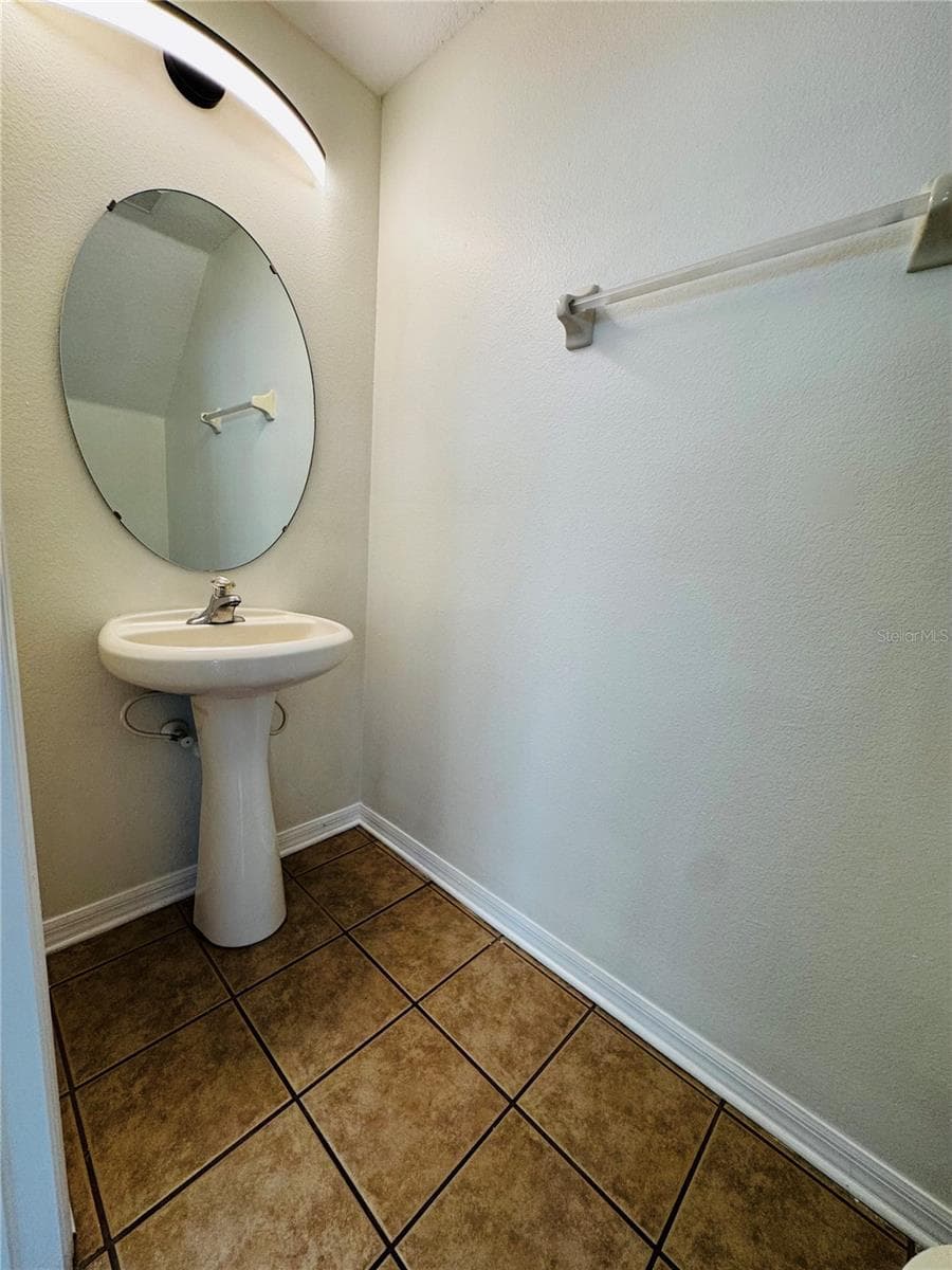 Single Family Residence at 890 MCINNIS CT, KISSIMMEE, photo 9 of 30