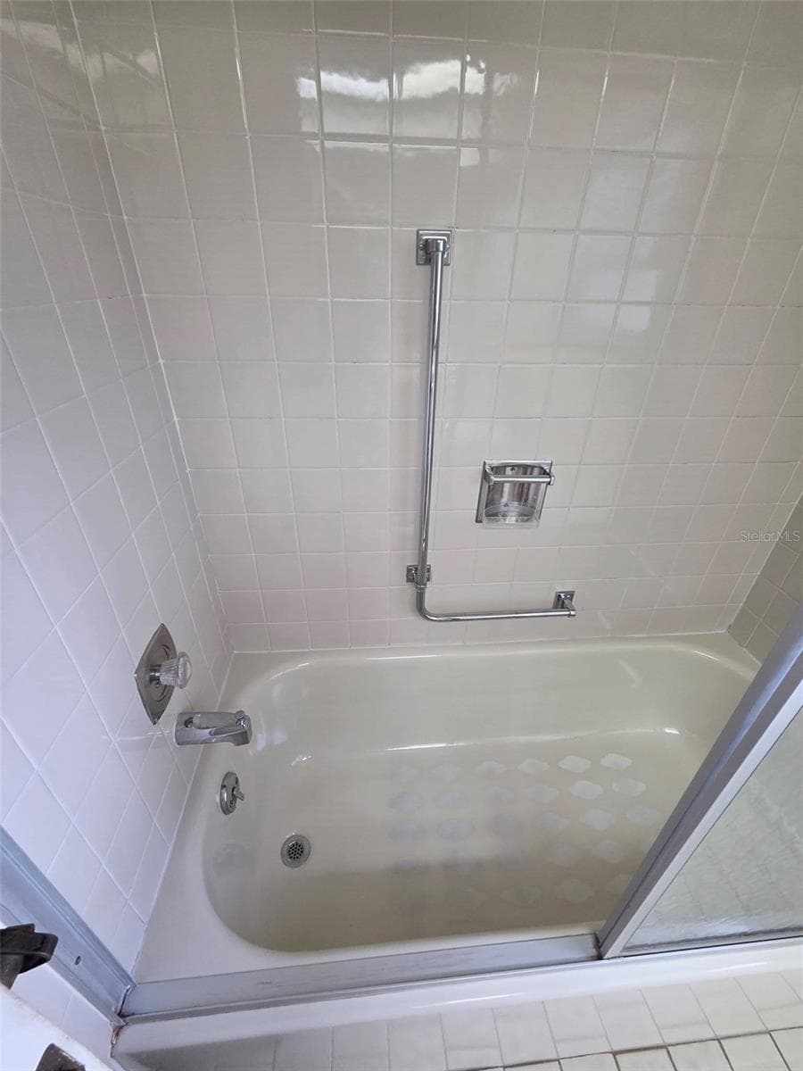 Hall Shower/tub - 10641 TONAPA LOOP, PORT RICHEY