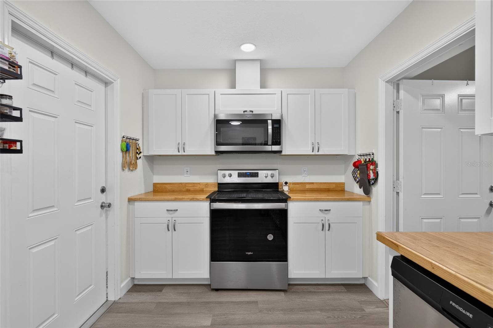 Single Family Residence at 21397 CANAL DR, BROOKSVILLE, photo 5 of 27