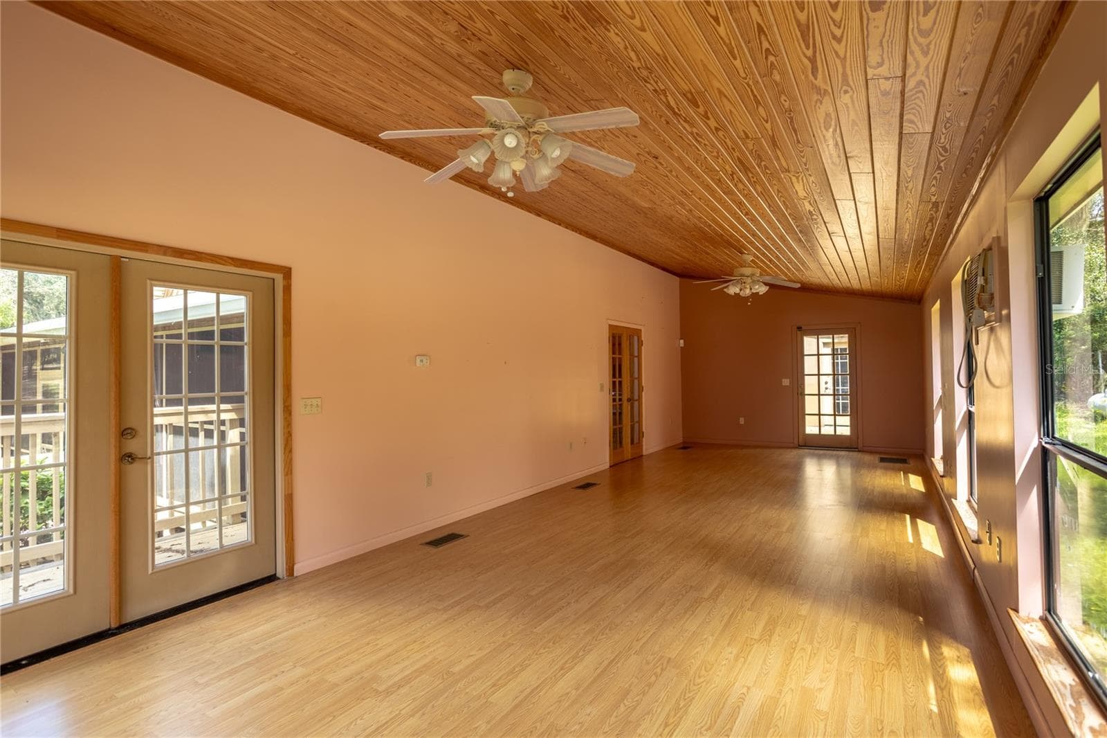Single Family Residence at 122 COWPEN LN, HAWTHORNE, photo 6 of 68