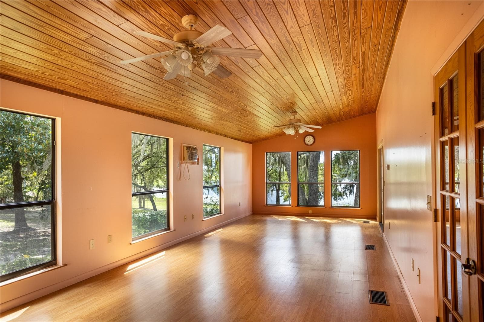 Single Family Residence at 122 COWPEN LN, HAWTHORNE, photo 7 of 68