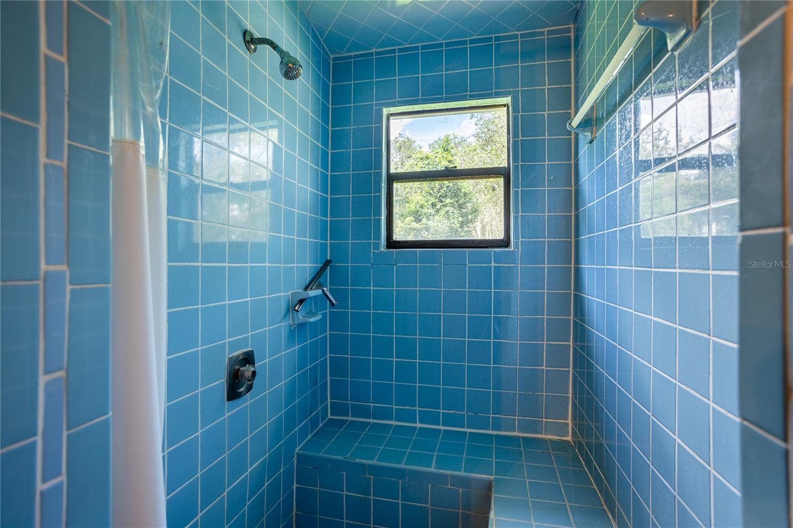 Single Family Residence at 122 COWPEN LN, HAWTHORNE, photo 9 of 68