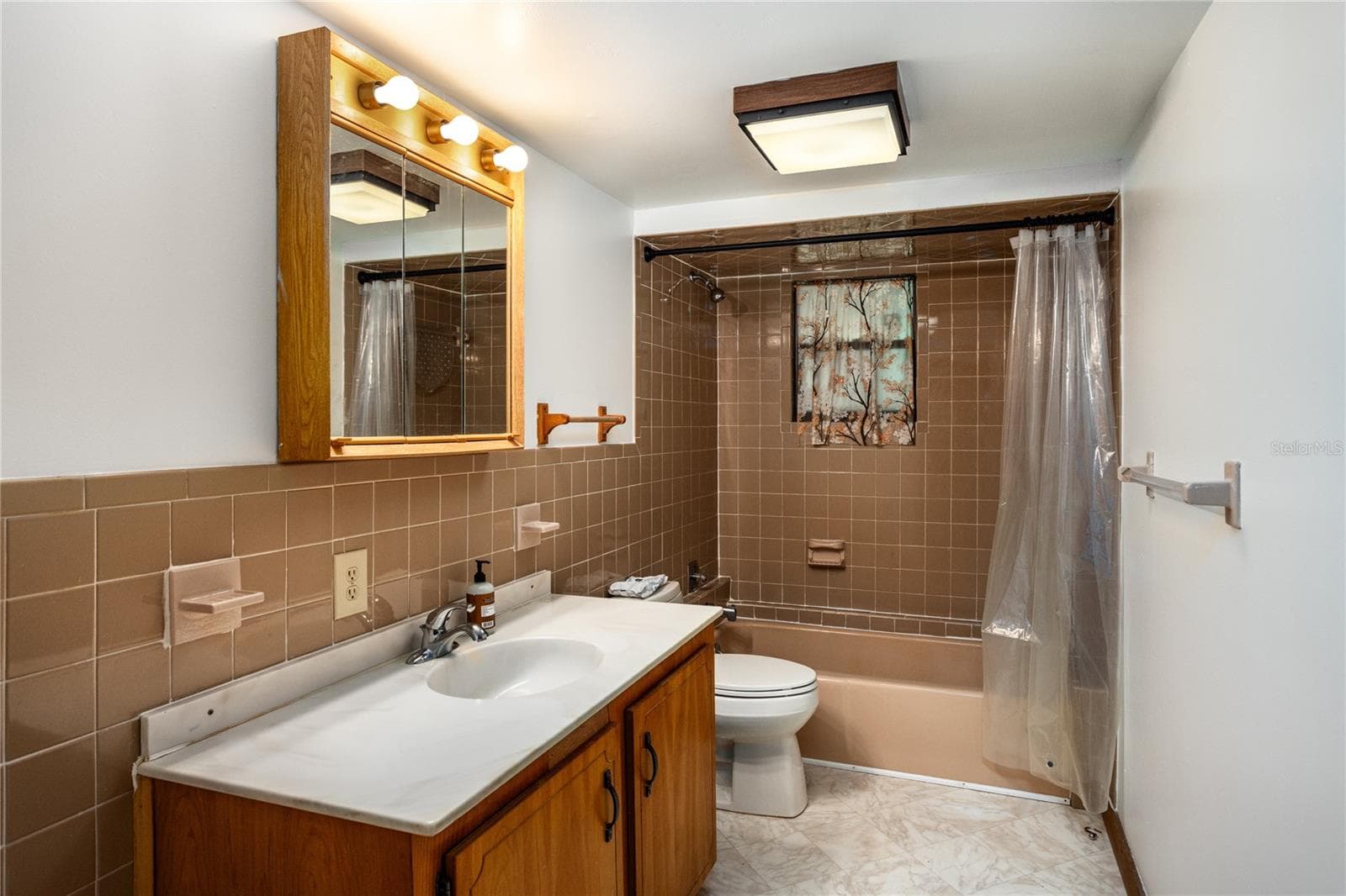 Single Family Residence at 122 COWPEN LN, HAWTHORNE, photo 22 of 68