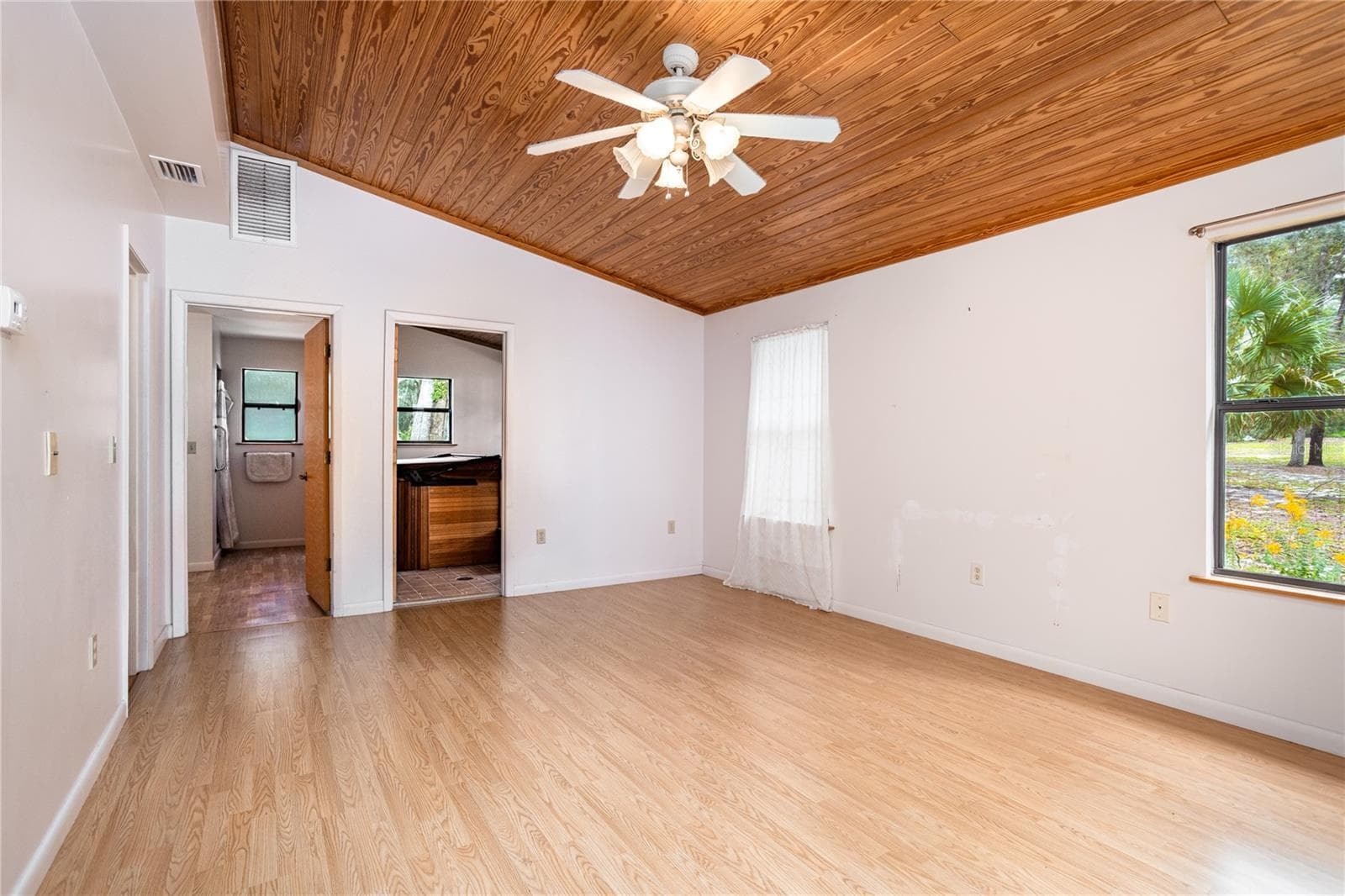 Single Family Residence at 122 COWPEN LN, HAWTHORNE, photo 27 of 68