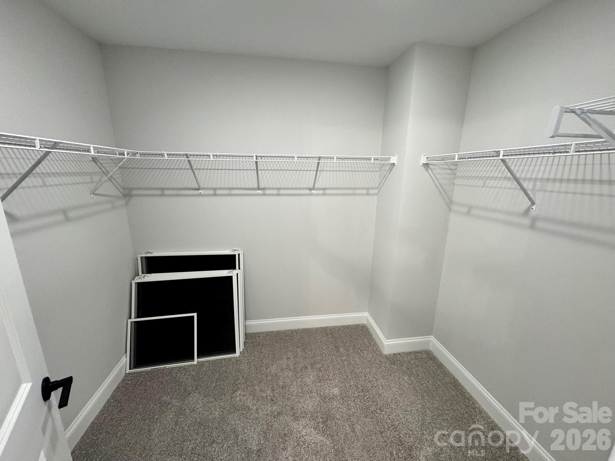 Walk in Closet - Charlotte