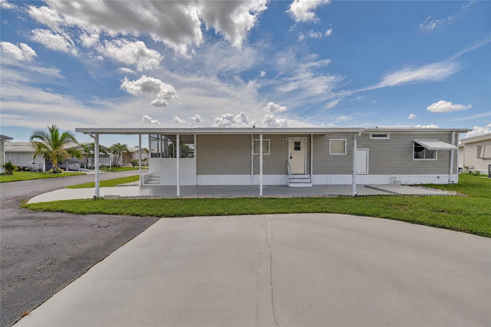 Manufactured Home at 52008 FLORINADA, BOYNTON BEACH, photo 2 of 29