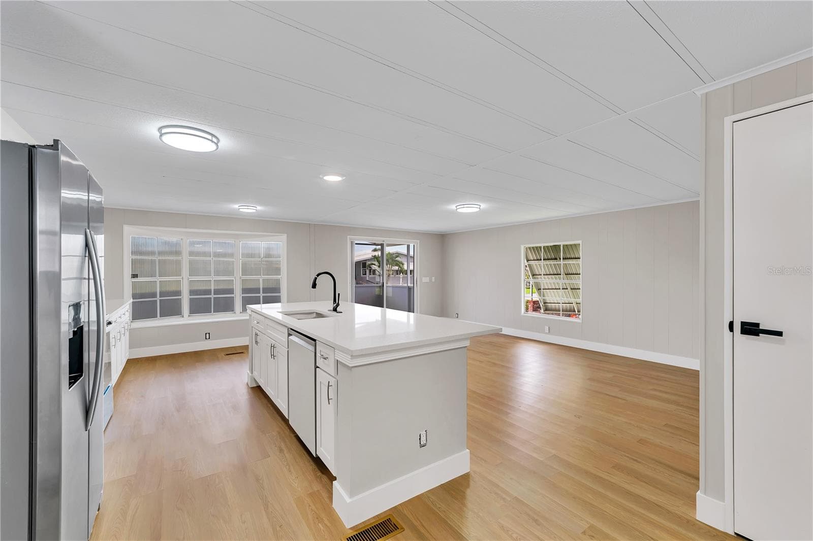 Manufactured Home at 52008 FLORINADA, BOYNTON BEACH, photo 6 of 29