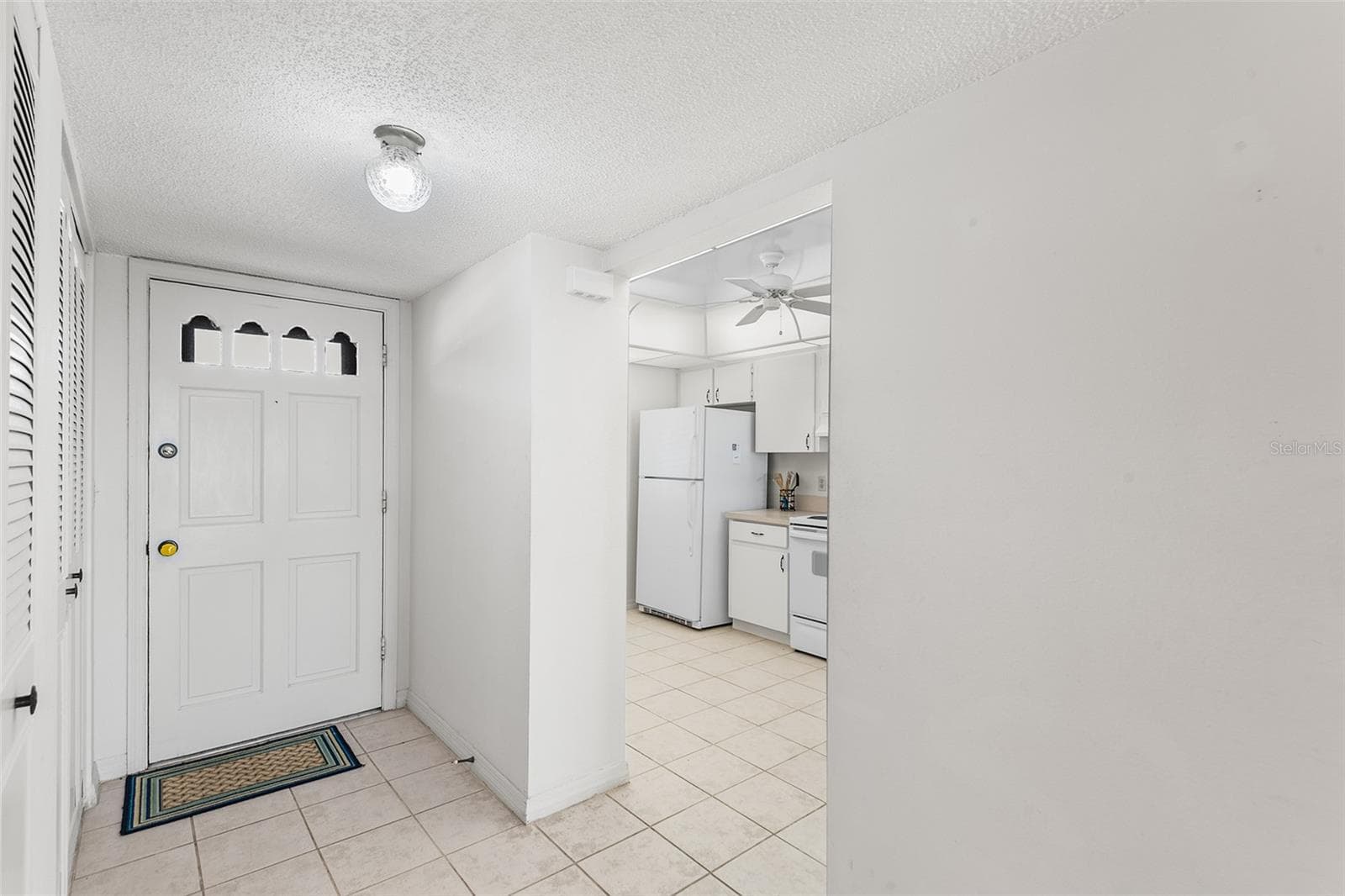 VIEW TOWARDS FOYER AND KITCHEN - 1776 6TH ST NW #304, WINTER HAVEN