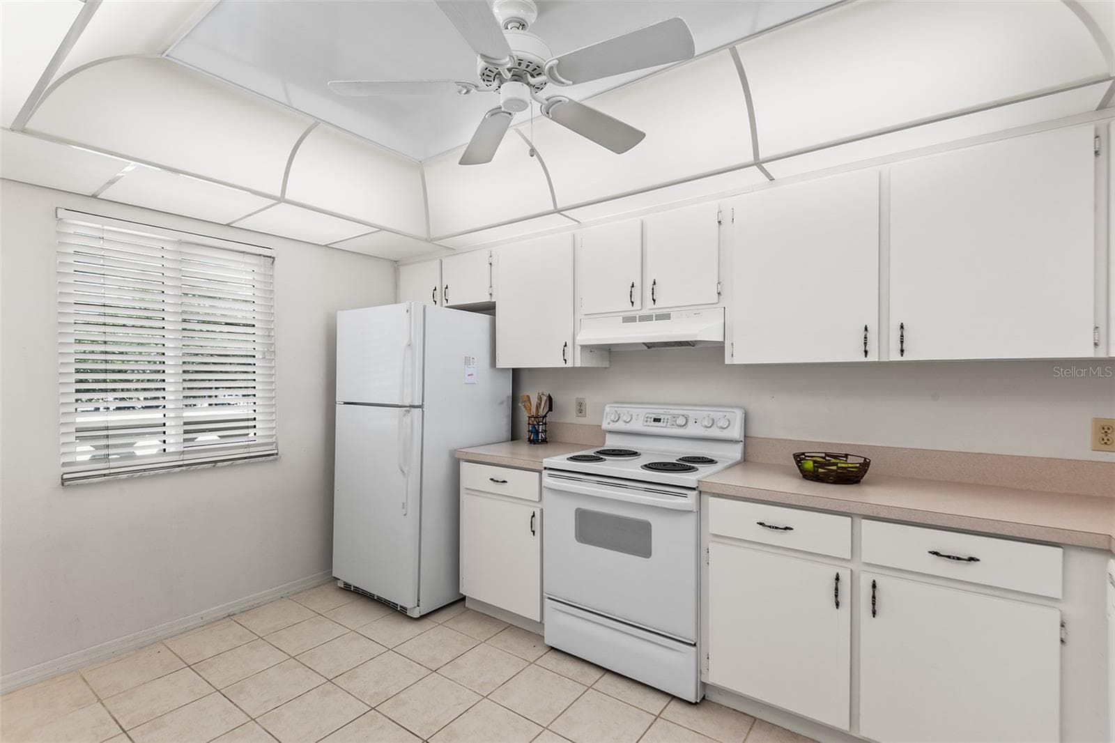 KITCHEN. NOTE EASY TO CARE FOR TILE FLOORING. - 1776 6TH ST NW #304, WINTER HAVEN