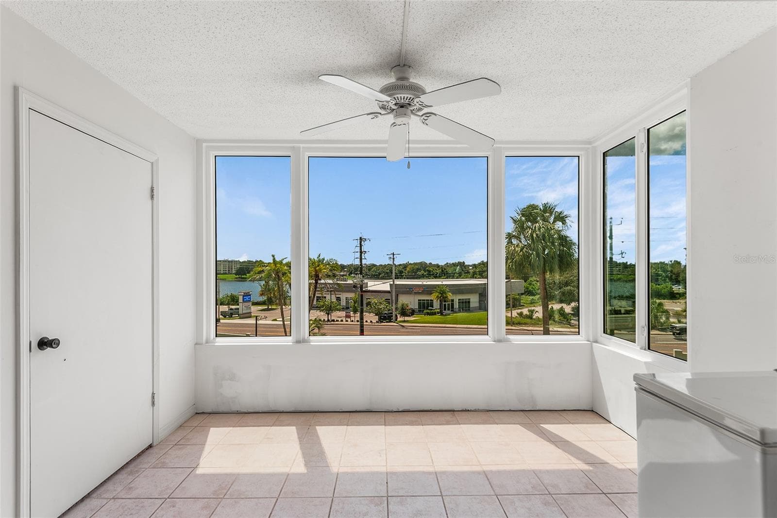 BONUS ROOM. NOTE BUILDING HAS ALL NEW WINDOWS! - 1776 6TH ST NW #304, WINTER HAVEN