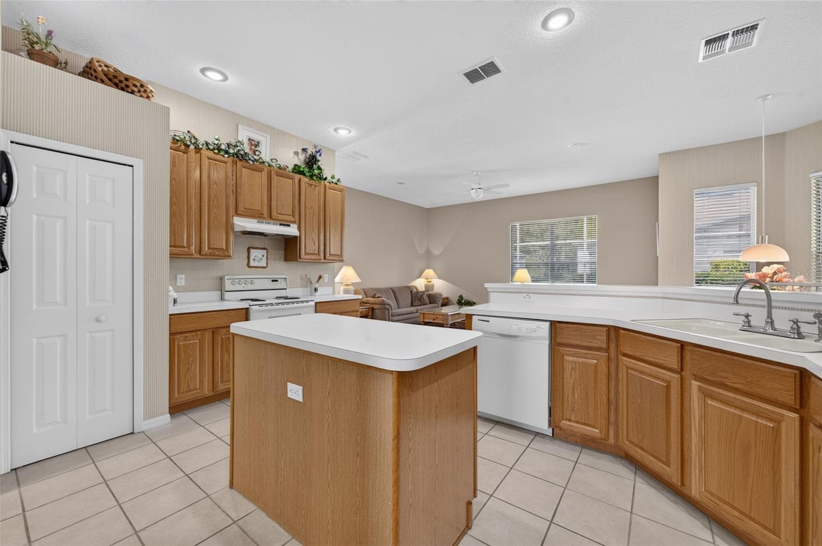 Single Family Residence at 106 SOUTHERN PINE WAY, DAVENPORT, photo 16 of 47