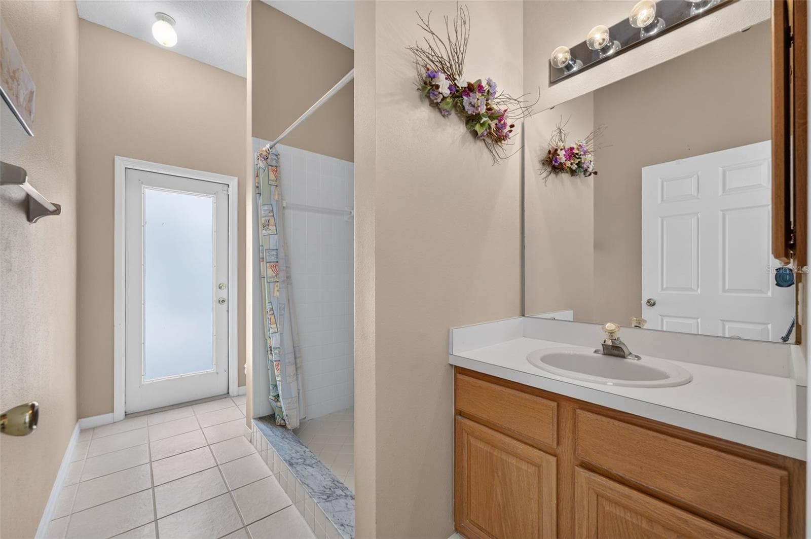 Pool, guest bathroom - 106 SOUTHERN PINE WAY, DAVENPORT