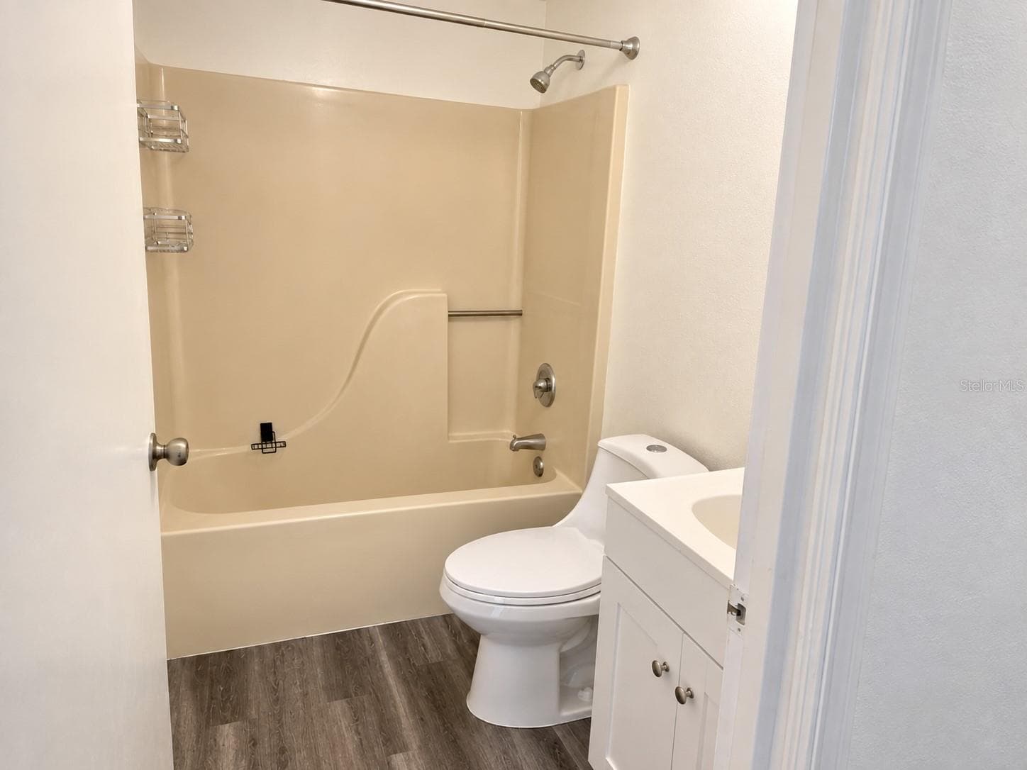 Hall Bath - 2581 ALBURY AVE, DELTONA