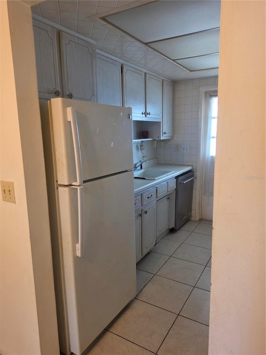 Kitchen - 5850 21ST ST N #15, ST PETERSBURG