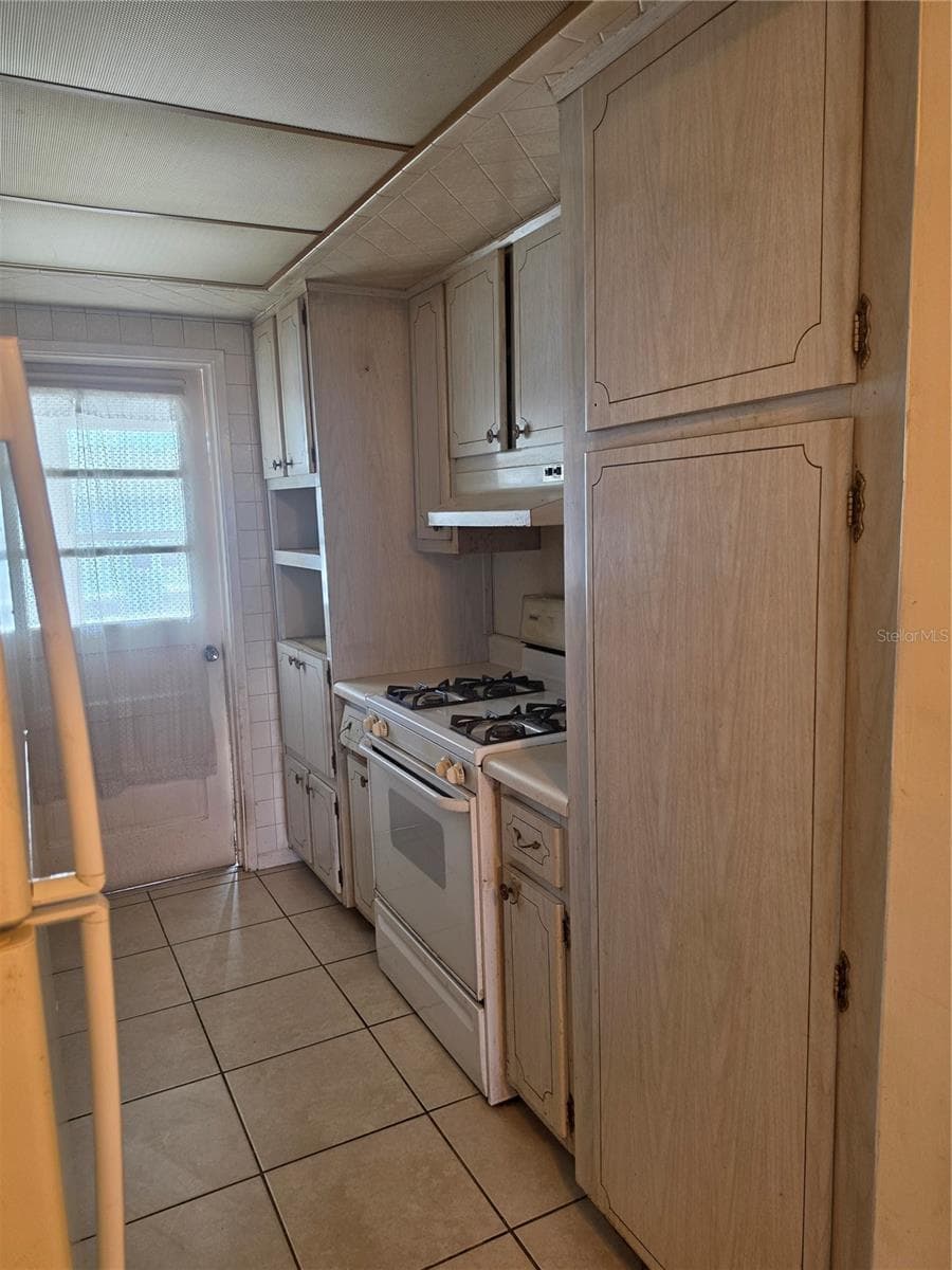 Kitchen - 5850 21ST ST N #15, ST PETERSBURG