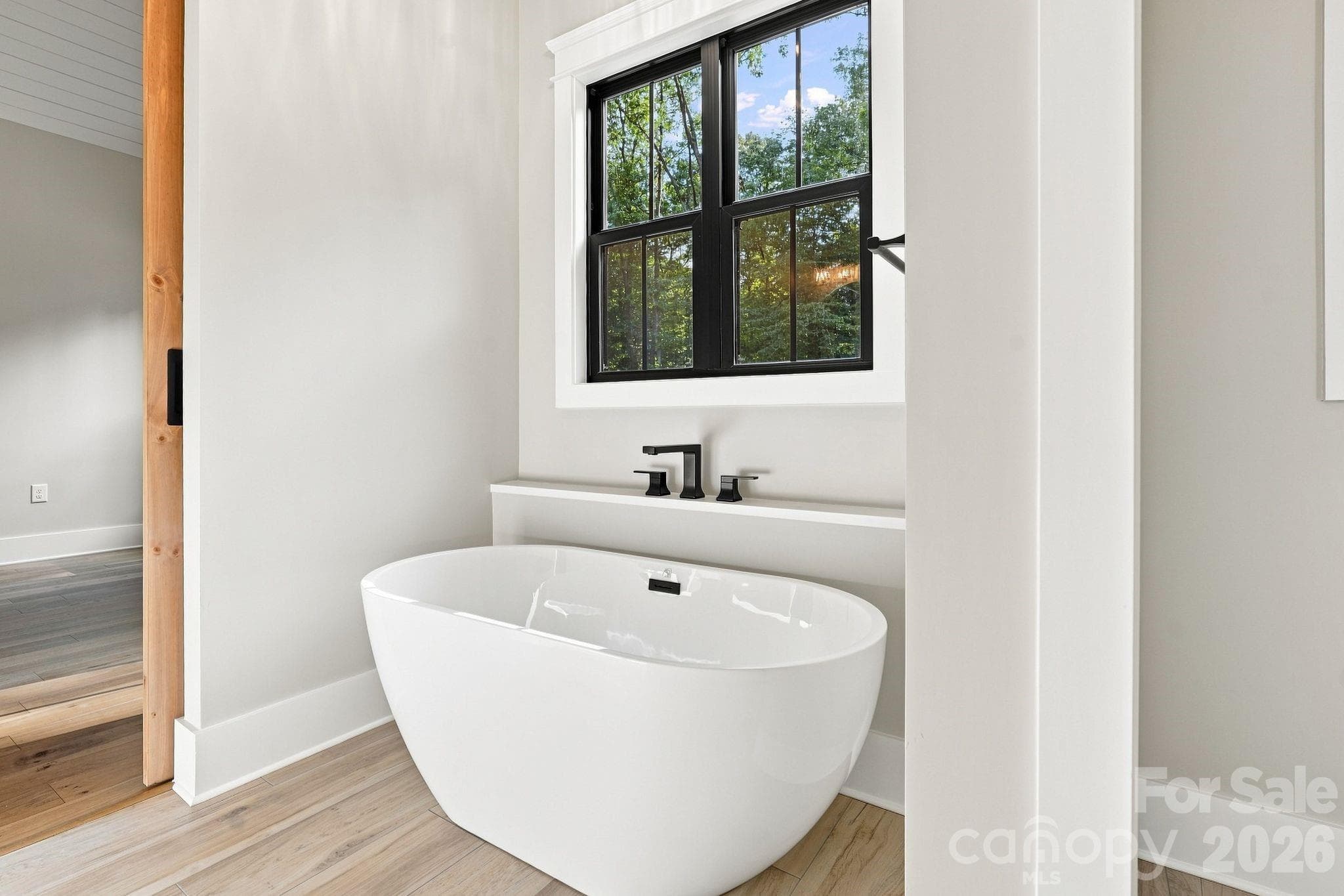 Primary bath soaker tub. - 3515 Capricorn Road, Lancaster