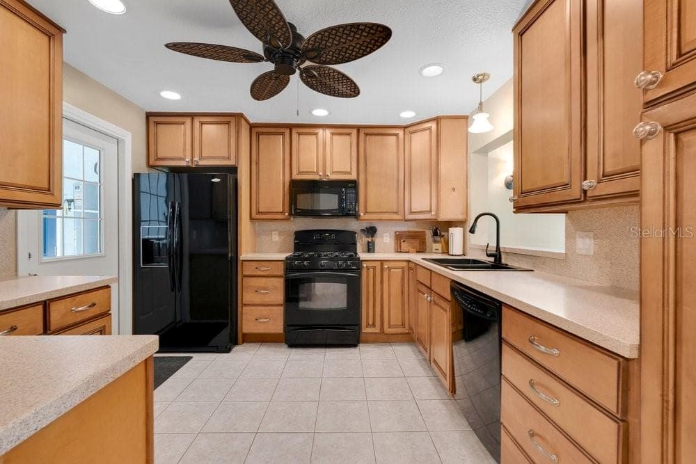 Ample strorage in Kitchen, solid wood cabinetry and solid surface counters - 3742 SUTTERS MILL CIR, CASSELBERRY