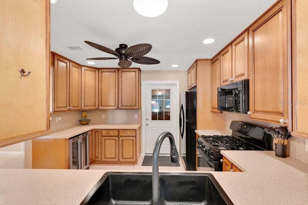 Entry to Kitchen from Garage - 3742 SUTTERS MILL CIR, CASSELBERRY