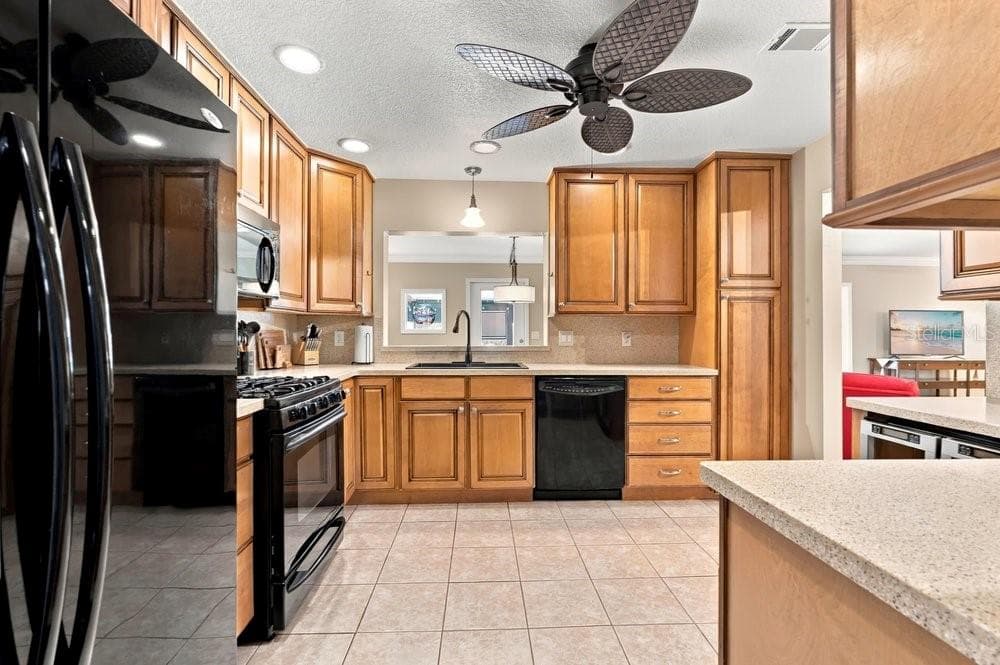 Passthrough from kitchen to Dining Room - 3742 SUTTERS MILL CIR, CASSELBERRY