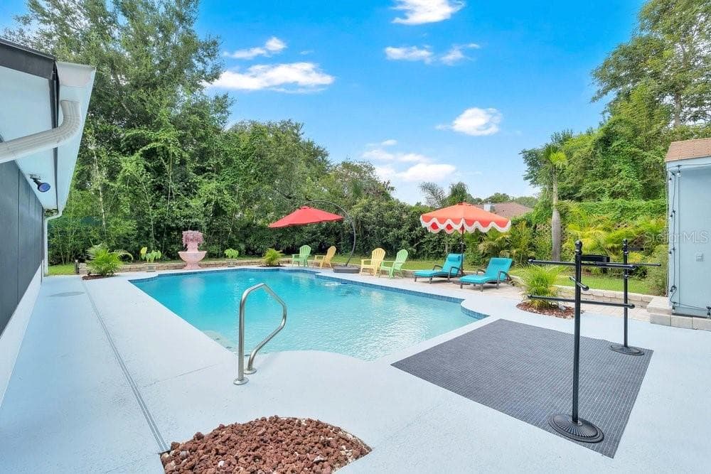 Sparkling Private pool - 3742 SUTTERS MILL CIR, CASSELBERRY
