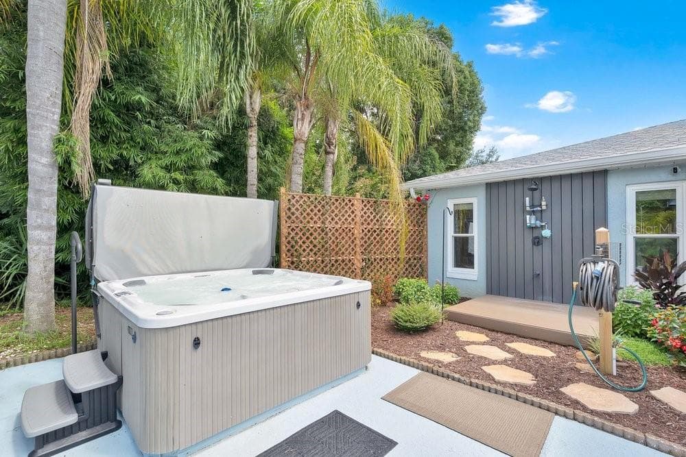 Hot tub and private heated outdoor shower - 3742 SUTTERS MILL CIR, CASSELBERRY