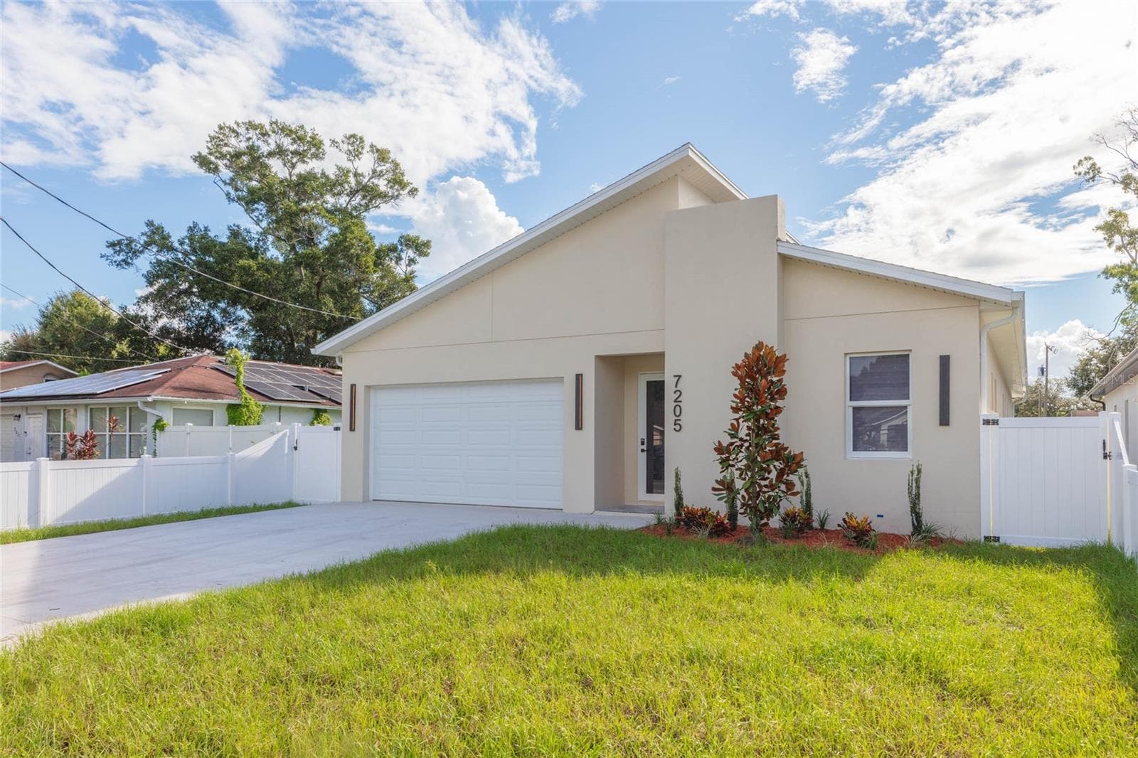 Single Family Residence at 7205 N LOIS AVE, TAMPA, photo 2 of 54