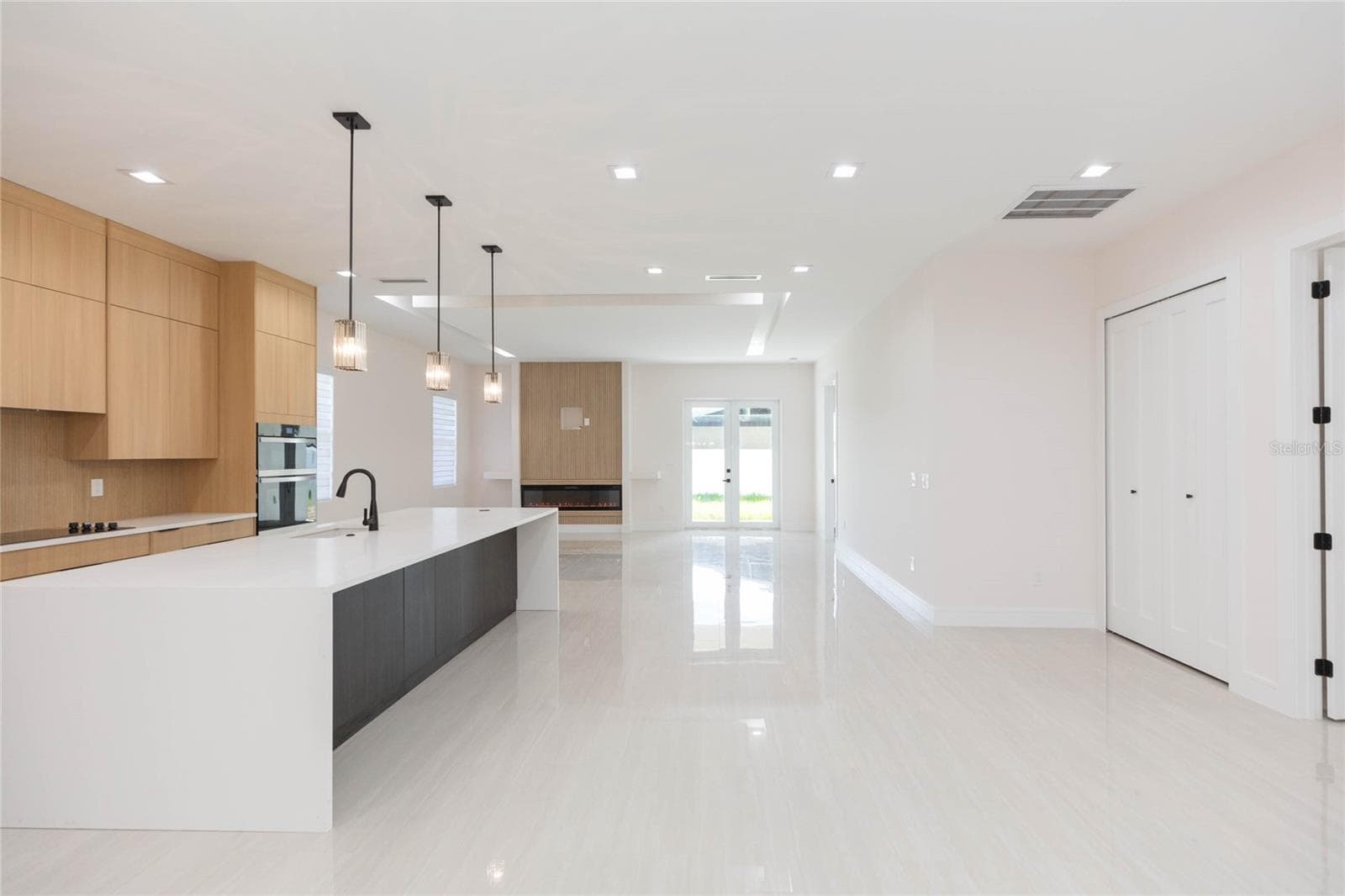 Single Family Residence at 7205 N LOIS AVE, TAMPA, photo 8 of 54