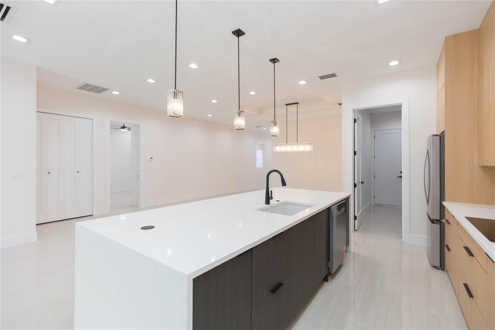 Single Family Residence at 7205 N LOIS AVE, TAMPA, photo 14 of 54