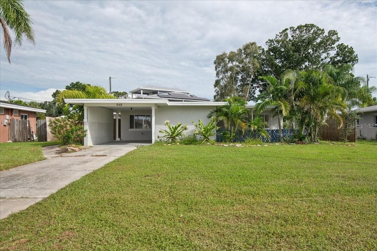 548 BAYWOOD DR S