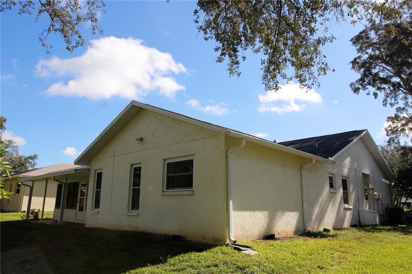 Single Family Residence at 10749 FALLEN LEAF LN, PORT RICHEY, photo 3 of 70